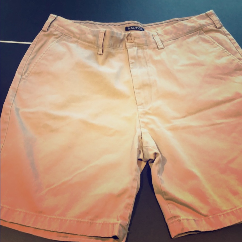 Men’s khaki shorts